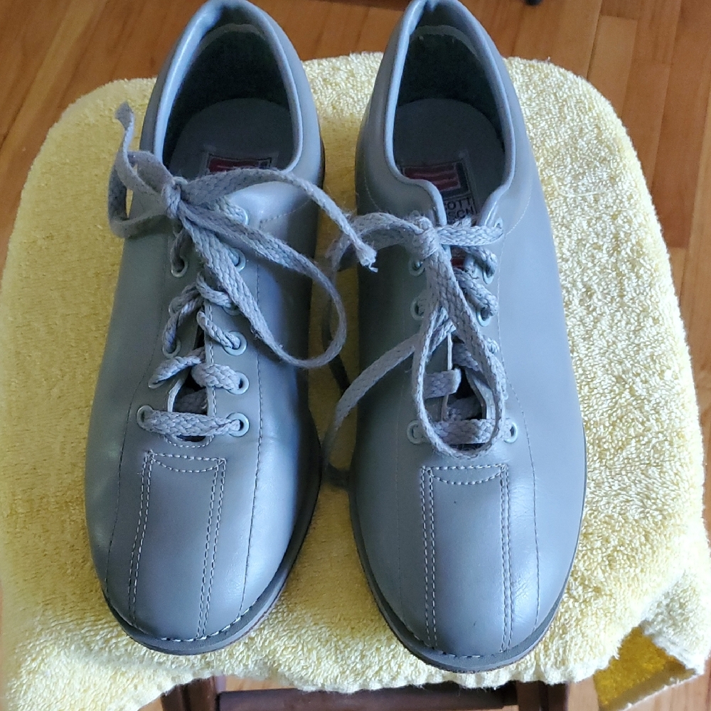 Ladies Endicott Johnson Bowling Shoes Sz 8 1/2 Gray